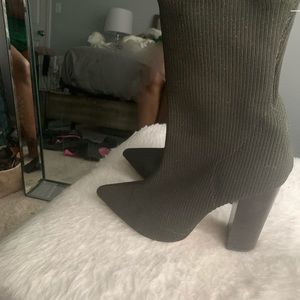 Cute, olive green, fashionable bootie